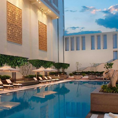 Jaipur Marriott Hotel Extérieur photo The pool at the Taj Mahal Palace