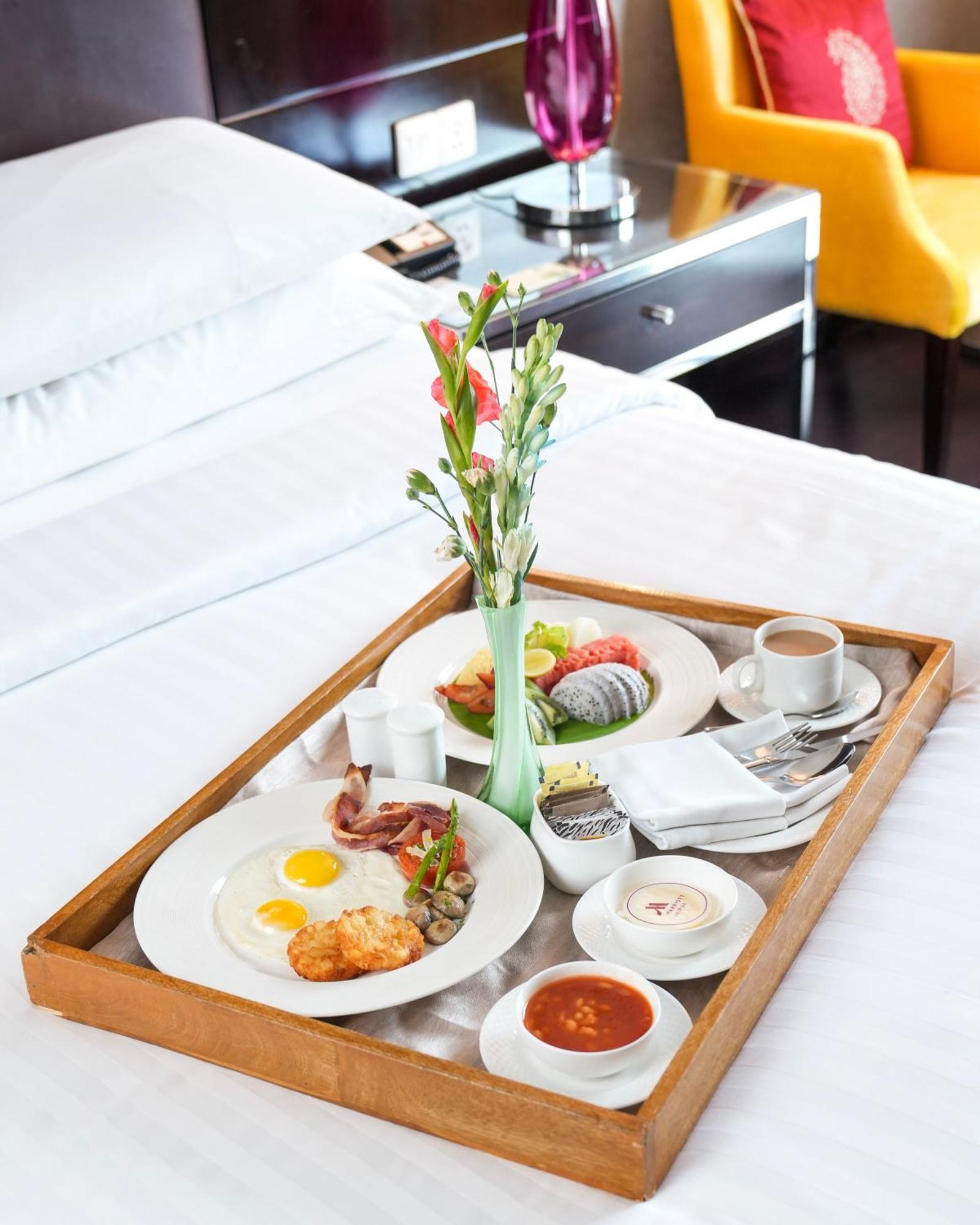 Jaipur Marriott Hotel Extérieur photo Room service breakfast