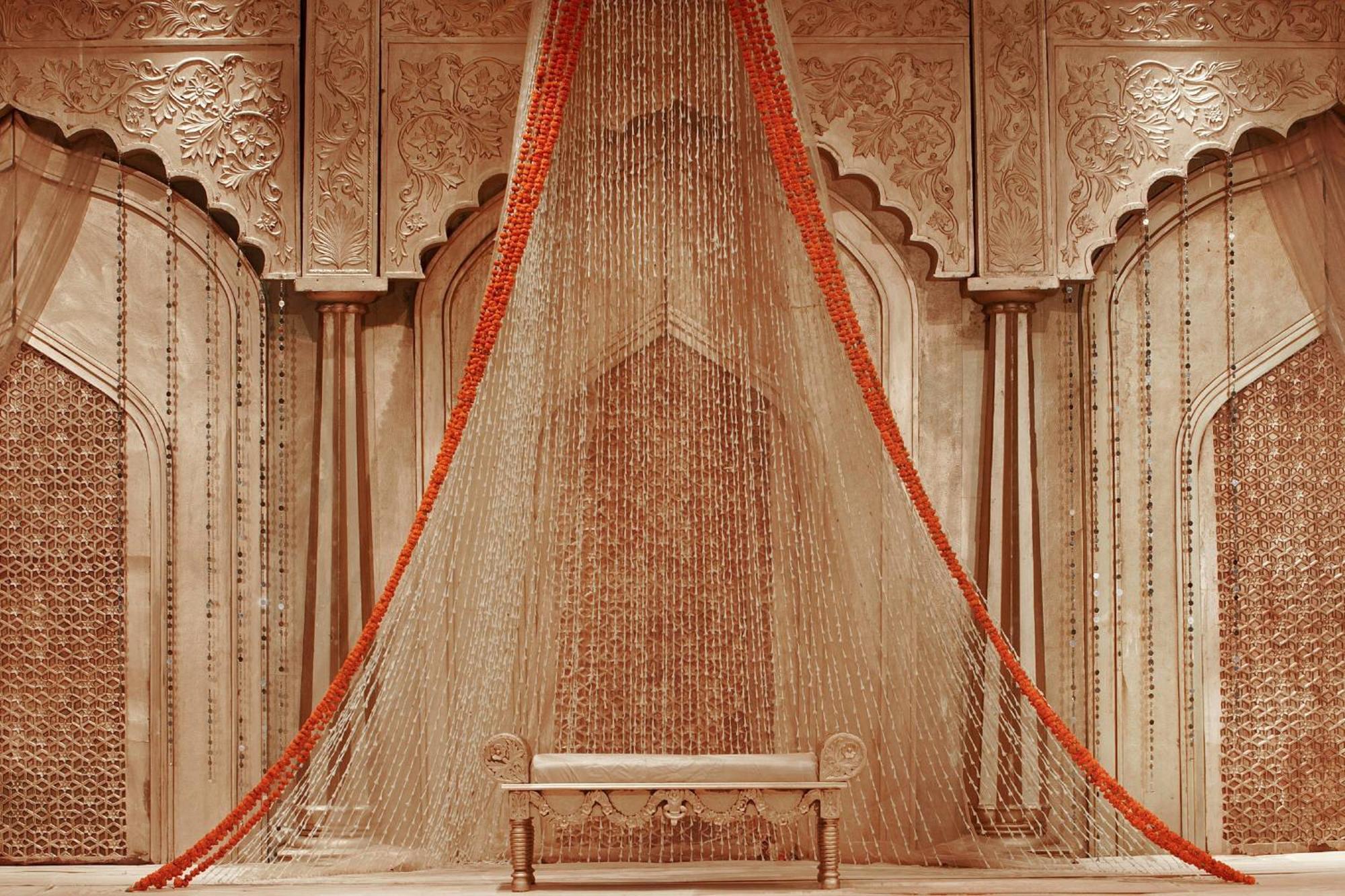 Jaipur Marriott Hotel Extérieur photo The interior of the temple