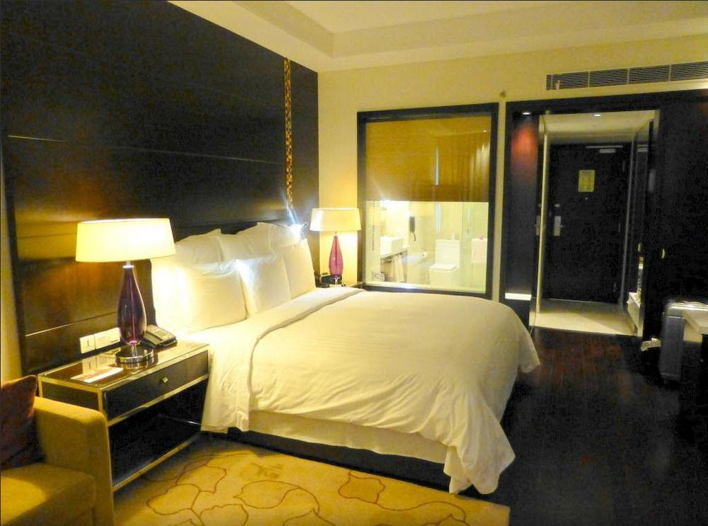 Jaipur Marriott Hotel Extérieur photo A room at the Taj Mahal Palace