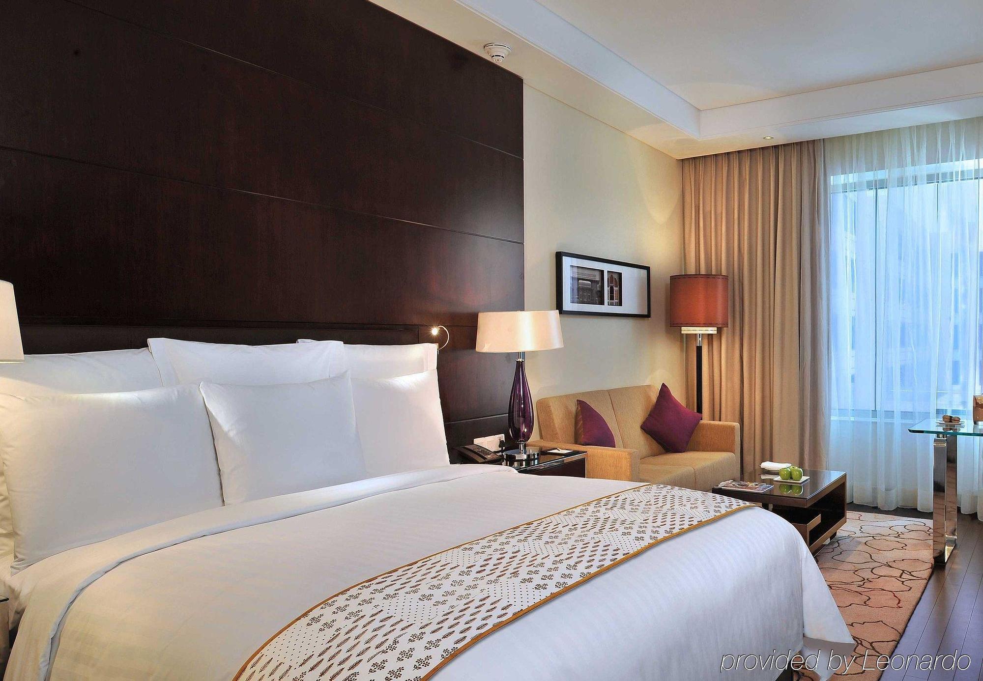 Jaipur Marriott Hotel Chambre photo A room at the hotel