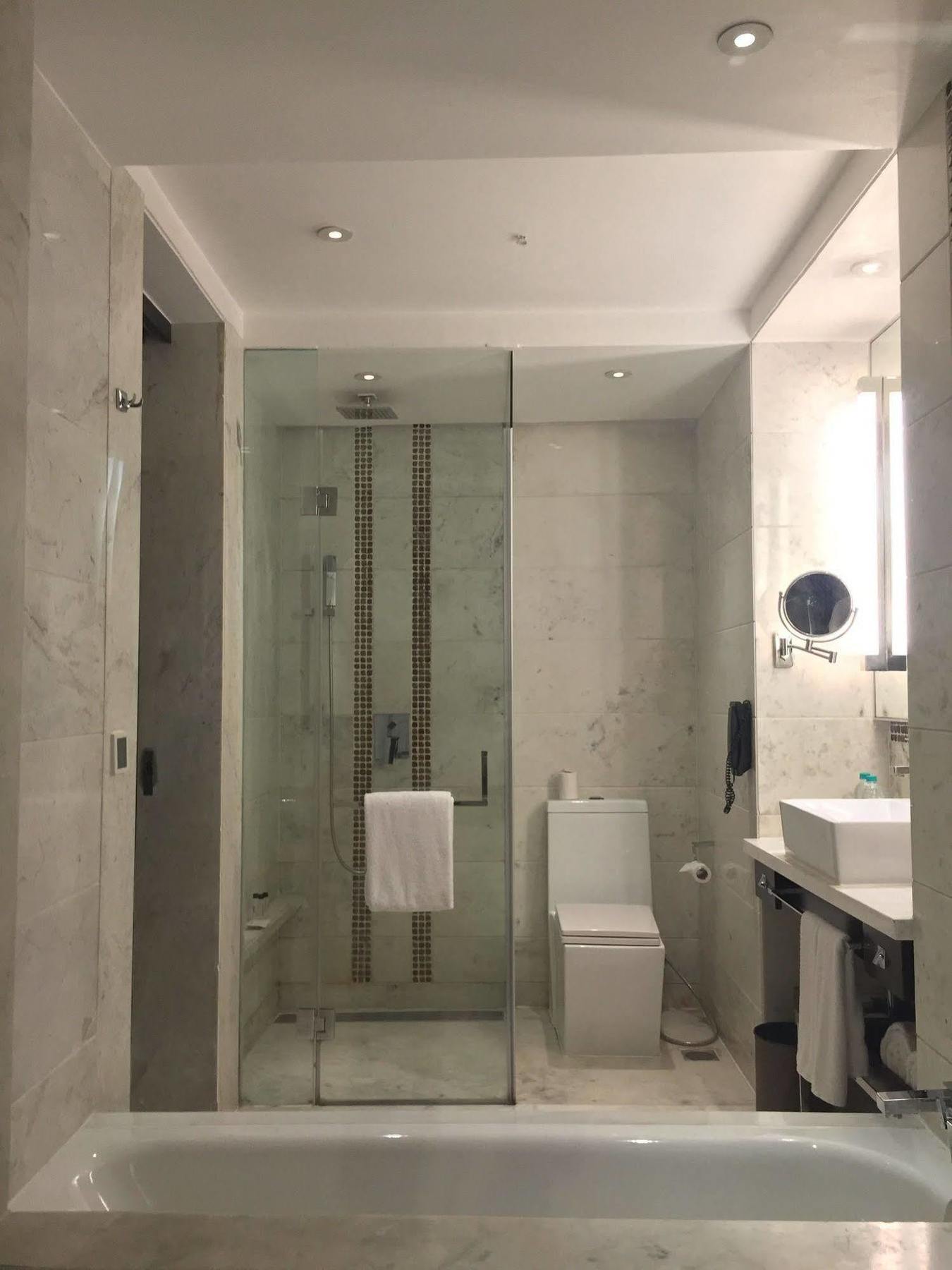 Jaipur Marriott Hotel Extérieur photo Bathroom of a hotel room